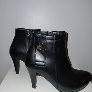 Elegant Black Ankle Boots